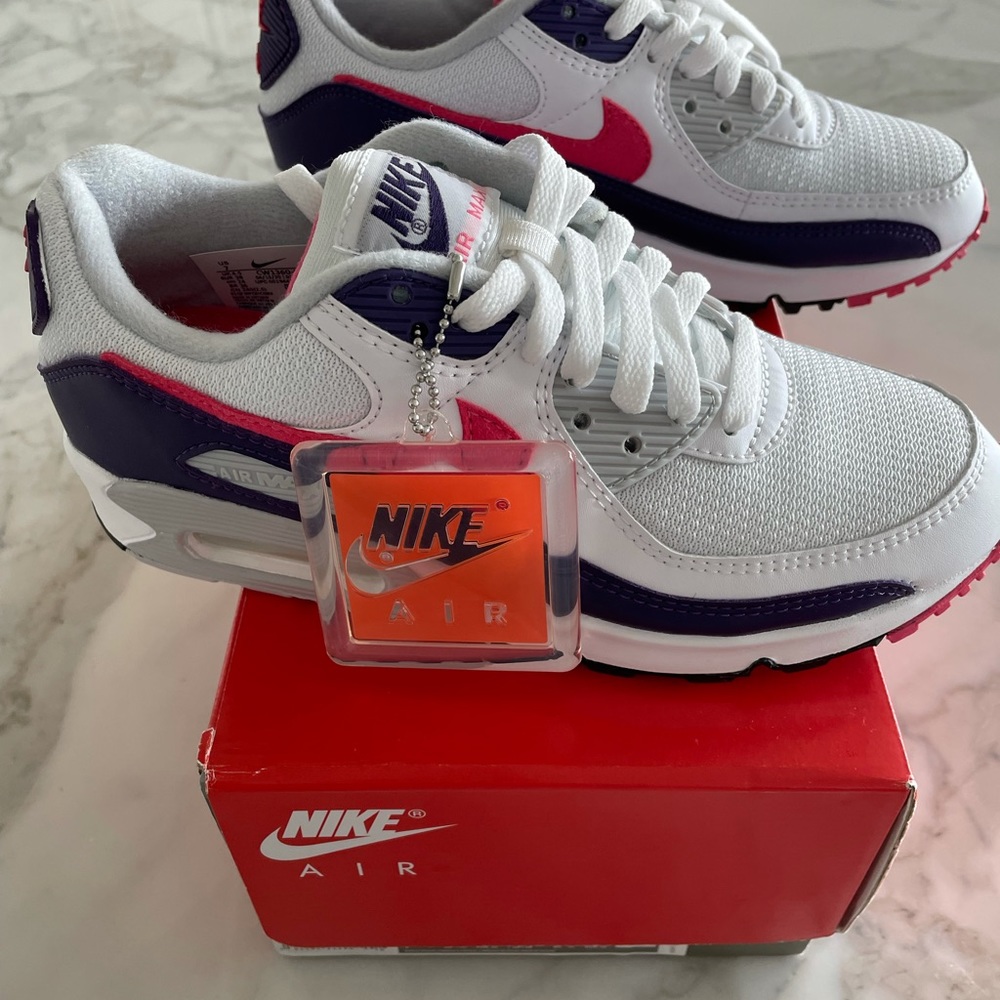 Brand new - never worn. Nike Air Max III white/eggplant/gray.